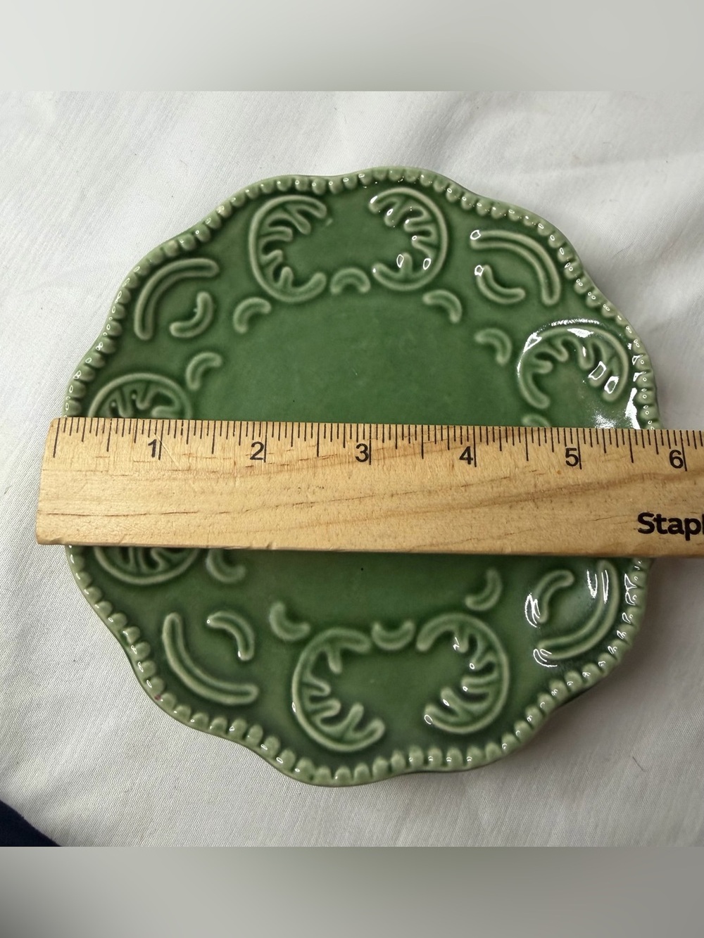 California Pantry Green Sage Sculpted Ceramic Scalloped Appetizer Plate (6") - Picture 3 of 3